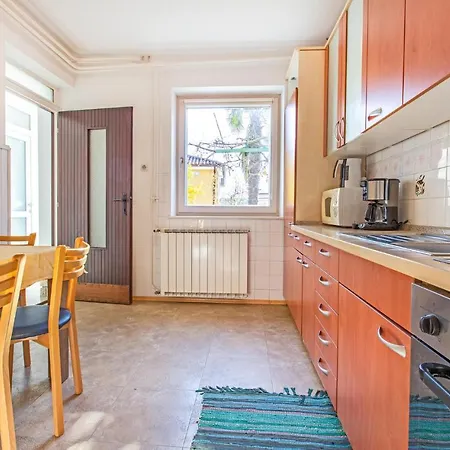 Beautiful Apartment In Lucija With Wifi Lägenhet *