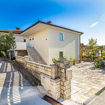 Apartment 2 Bedroom Awesome In Lucija