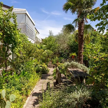 2 Bedroom Awesome In דירה