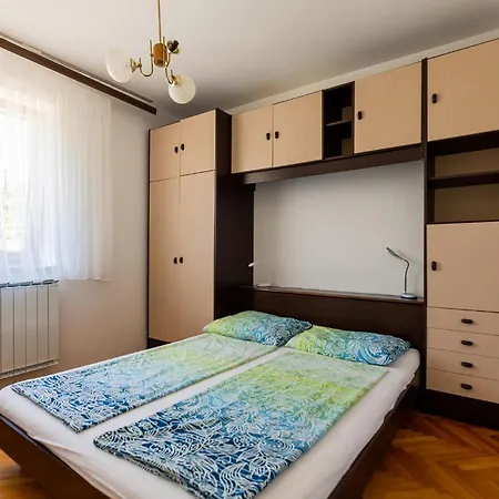 Lägenhet Beautiful Apartment In Lucija With Wifi