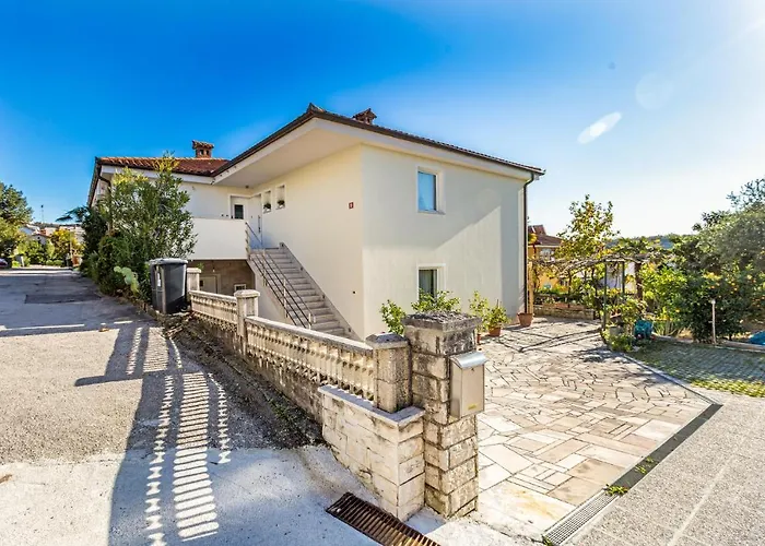 Daire 2 Bedroom Awesome In Lucija