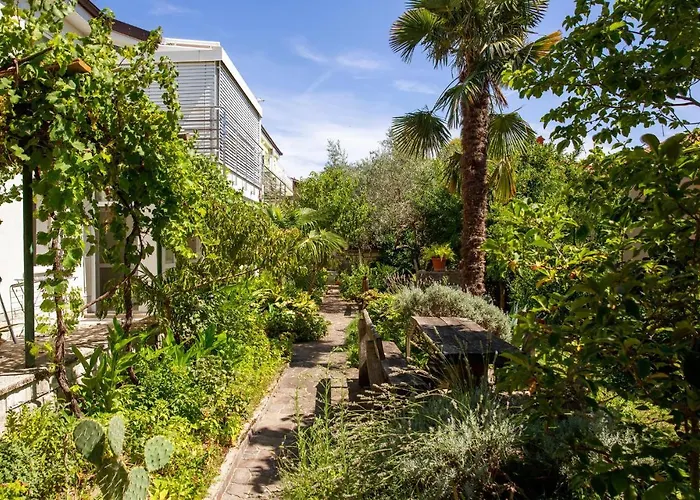 2 Bedroom Awesome In Daire